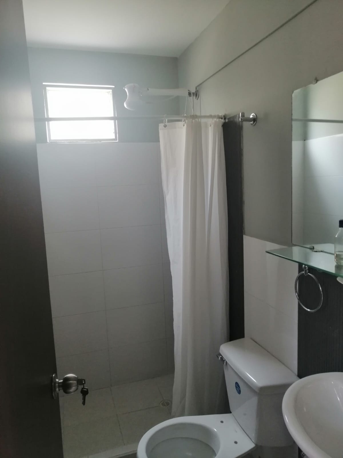 Baño alcoba principal